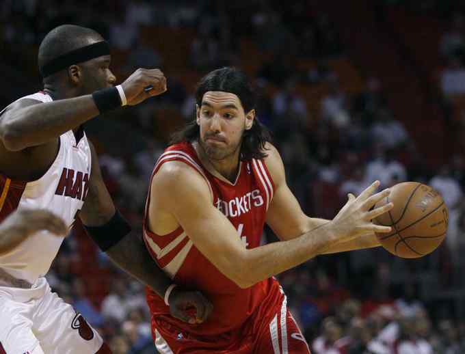 斯科拉脚步 NBA球星斯科拉加盟上海男篮 曾为姚明“火箭队”队友