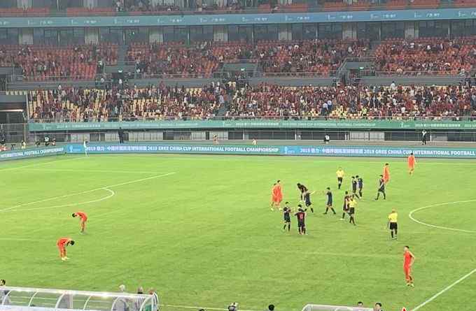 国足vs泰国 中国vs泰国：新阵型和新锋线登场，国足依然0比1输给了泰国