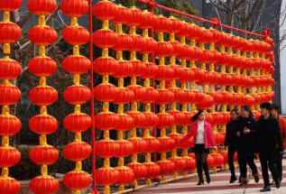 过年挂灯笼祝福语 赞美灯笼的八个字