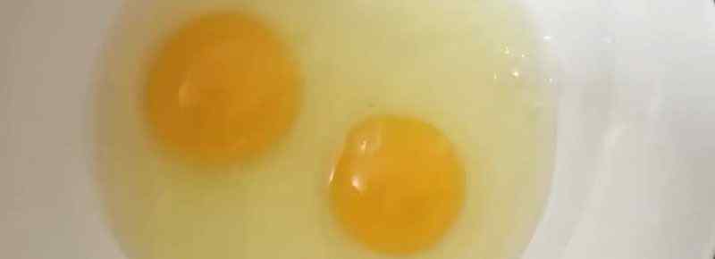 生鸡蛋打开蛋黄散了还能吃吗