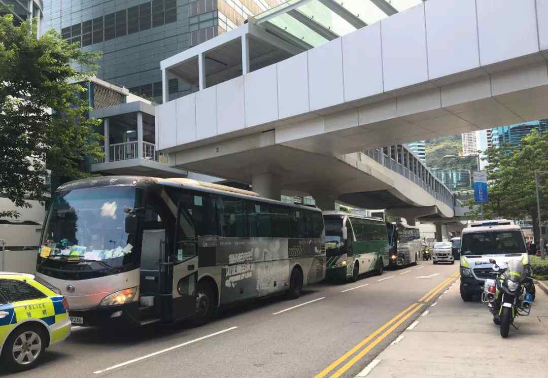 香港三天旅游团 香港旅游业遭重创，巴士司机：每月开工仅三天，想死的心都有