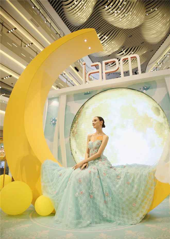 晚装空间 上海环贸iapm商场“花漾·蜜月”时尚季艺术特展开幕