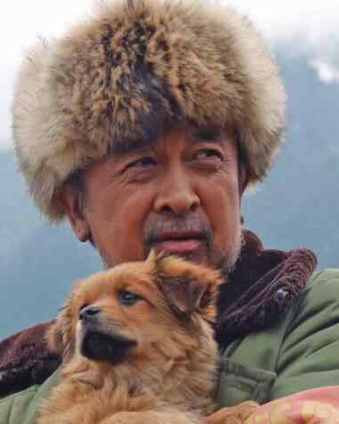 黄宏主演的电影 温企出品电影 《血狼犬》昨日首映 黄宏来温州吆喝