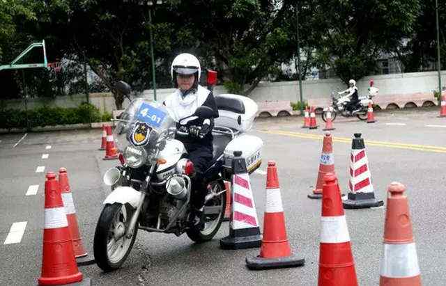 温州交警 温州交警4名女铁骑飒爽亮相街头 颜值爆表力气逼人