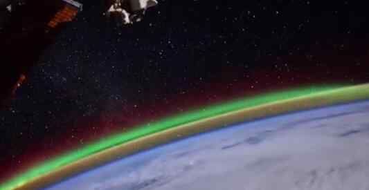 美翻了!俄宇航员太空拍下北极光 真相原来是这样！