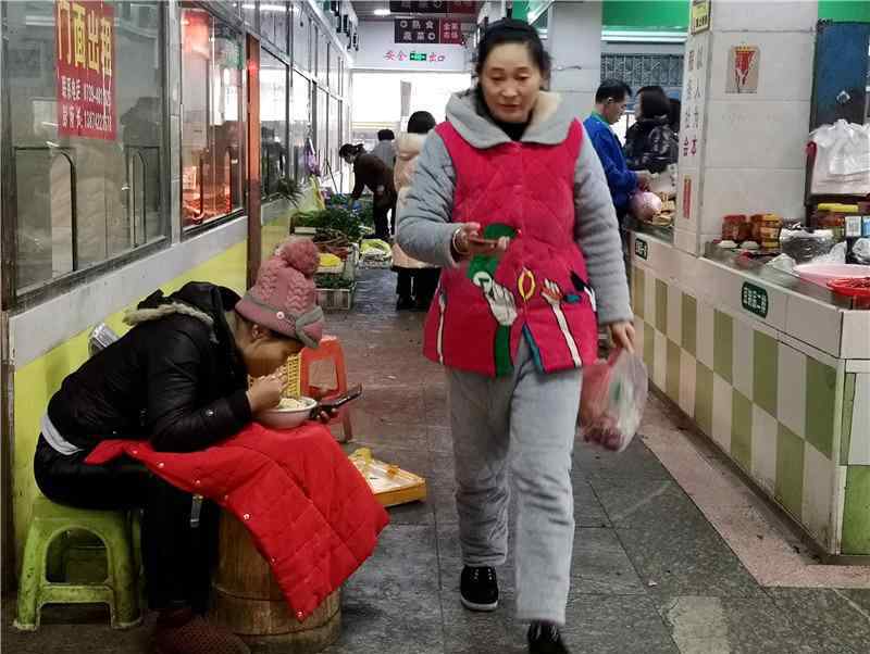 南未果子 小城菜市场年货战争：在湘西南找到最野的味道