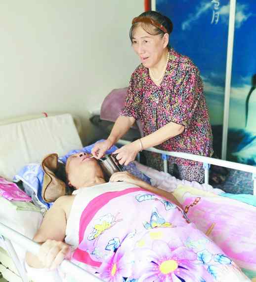 李泉老婆 “最美妻子”李泉秀：照顾瘫痪丈夫33年