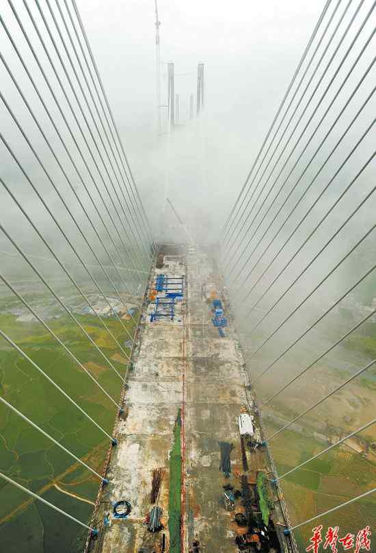赤石特大桥 赤石特大桥创6项世界第一 主跨380米12级大风奈不何