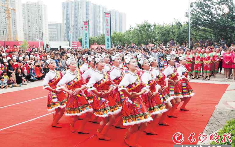 俏大妈 俏大妈们“舞味俱全”