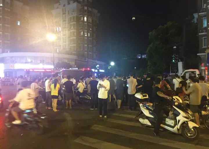 杭州竞舟路车祸 杭州闹市发生严重交通事故，已确认2人身亡13人受伤　肇事者儿子：妈妈驾龄多年
