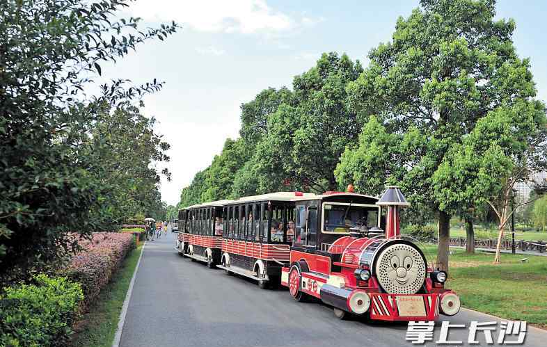 长沙湘江游轮 乘豪华游轮、赏江景焰火 湘江水上游成长沙旅游新时尚