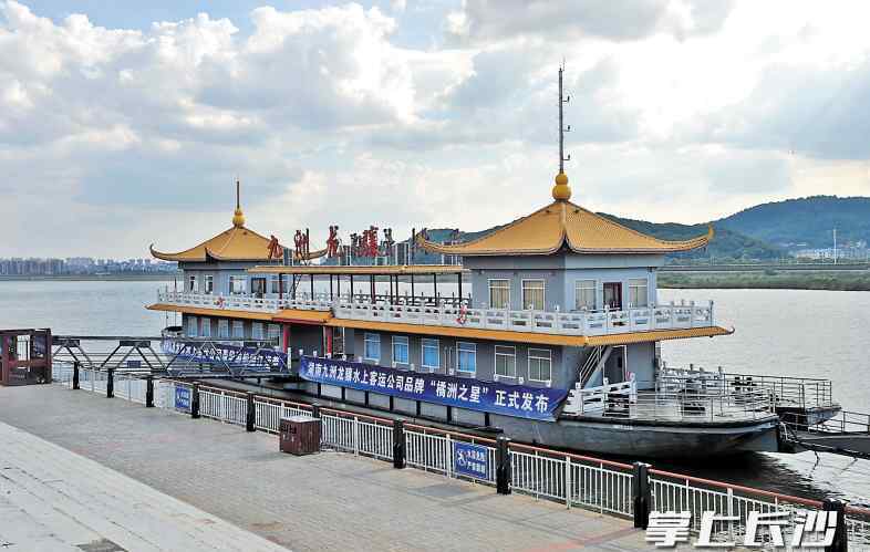 长沙湘江游轮 乘豪华游轮、赏江景焰火 湘江水上游成长沙旅游新时尚