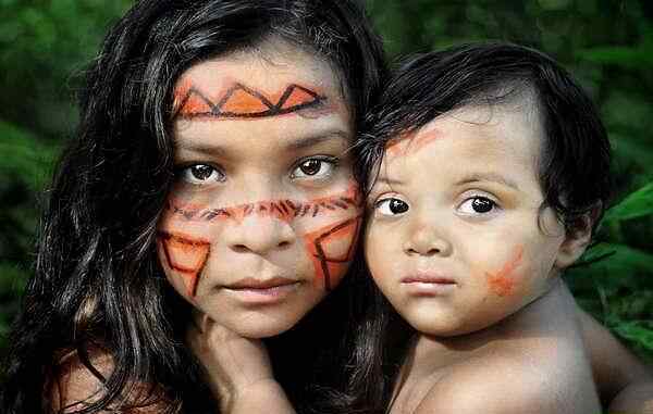亚马逊原始部落 巴西亚马逊丛林的原始部落 女人生活中都不穿衣服