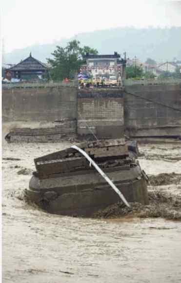 四川大桥 四川大桥垮塌6人失踪 盘点近年来的大桥坍塌事件/图