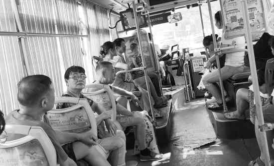 公车上的 公交车上的城市旅行