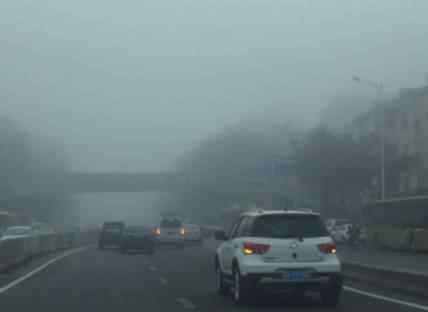 哈尔滨雾霾 哈尔滨现雾霾天气 能见度不足百米
