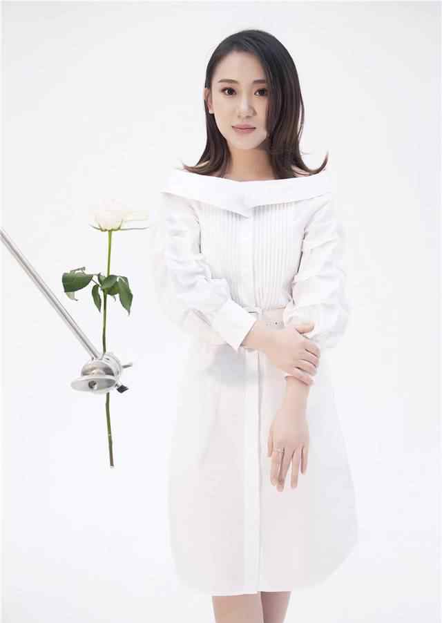 吕诗怡 中国内地女演员丫蛋，离婚之后换了一个人，穿衣风格很时尚