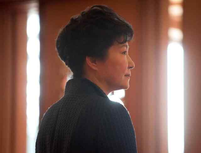 朴槿惠累计获刑22年 最晚87岁出狱 朴槿惠闺蜜门