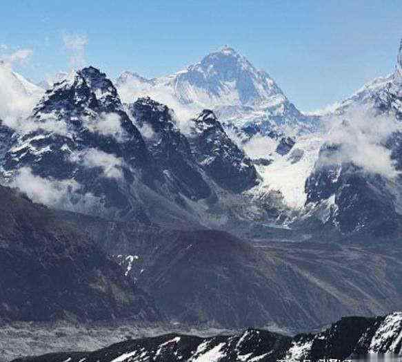 额菲尔 中国早在清朝就征服了珠穆朗玛峰，为珠穆朗玛峰正名的趣事
