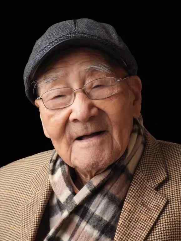 翻译家许渊冲100周岁：他喜欢吃汉堡喝可乐 喜欢从夜里“偷时间”