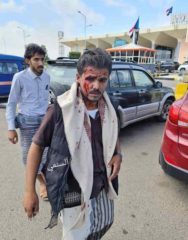 也门机场剧烈爆炸