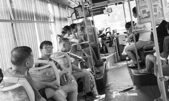 公交车上的 公交车上的城市旅行