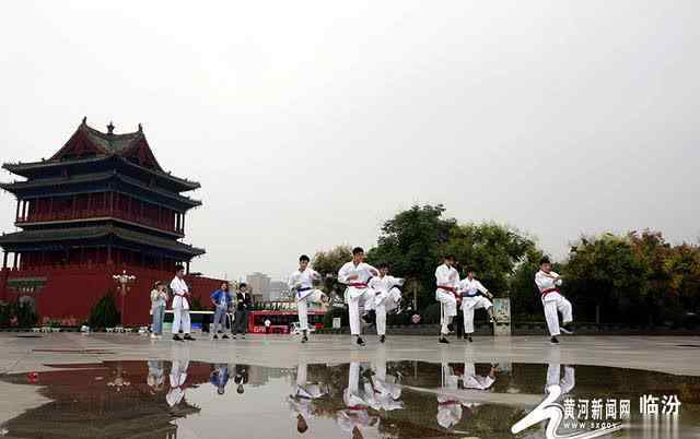 空手道基本26个动作 视觉临汾：二青会空手道项目走近临汾群众