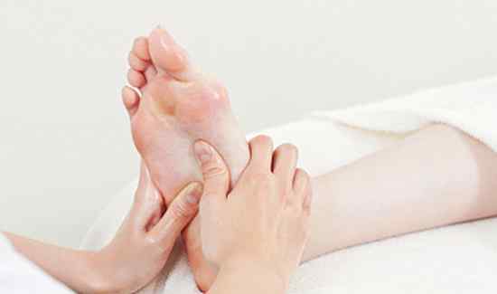 女人脚凉是什么原因怎么办 冬季女性手脚冰凉是怎么回事 这是病吗？要怎么调理