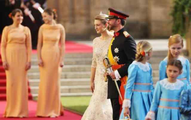 富有王子 结婚7年终于生了！全球最富有国家喜迎继承人，小王子取名查尔斯
