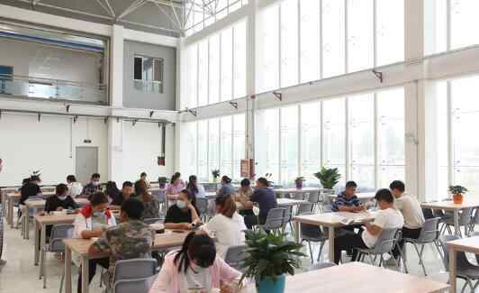 胡杨网 十一团文化馆、图书馆开馆 丰富职工群众文化生活