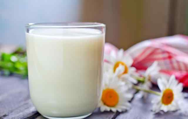 睡前什么时候喝牛奶 什么时候喝牛奶效果最好？