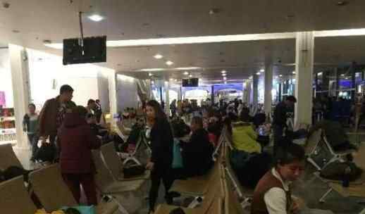 游客滞留泰国机场 究竟是什么原因造成的？