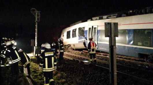 德国两辆列车相撞 惨不忍睹真相令人震惊