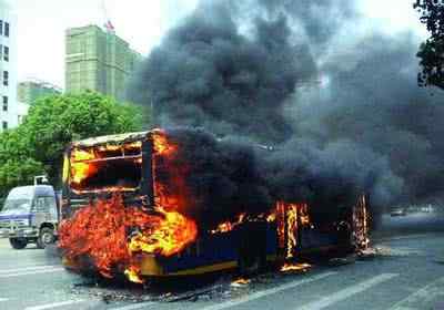 公交车燃烧 天气高温 郑州一公交车长两天两起汽车自燃