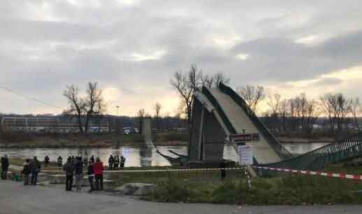 捷克行天桥坍塌 究竟是怎么回事？