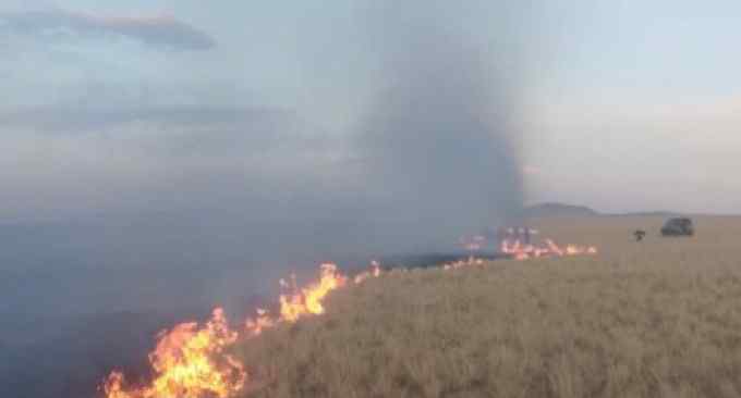 蒙古国草原大火蔓延至中国境内 扑救工作仍在进行中