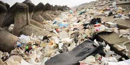 3万吨垃圾抛长江 原因是这样实在太让人气愤了