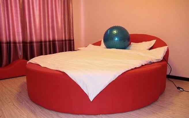 情侣房为什么用水床 情侣酒店的“水床”有啥作用？为何情侣们很喜欢？因为有特殊功能