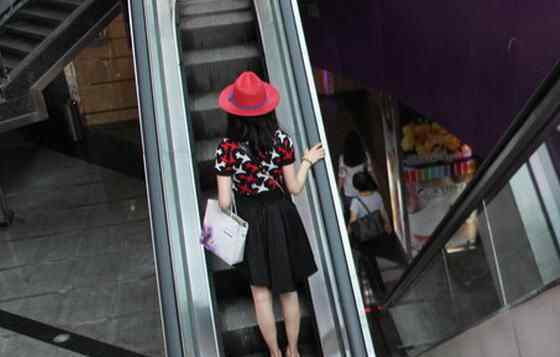 重庆现最苗条电梯 为什么这么瘦？