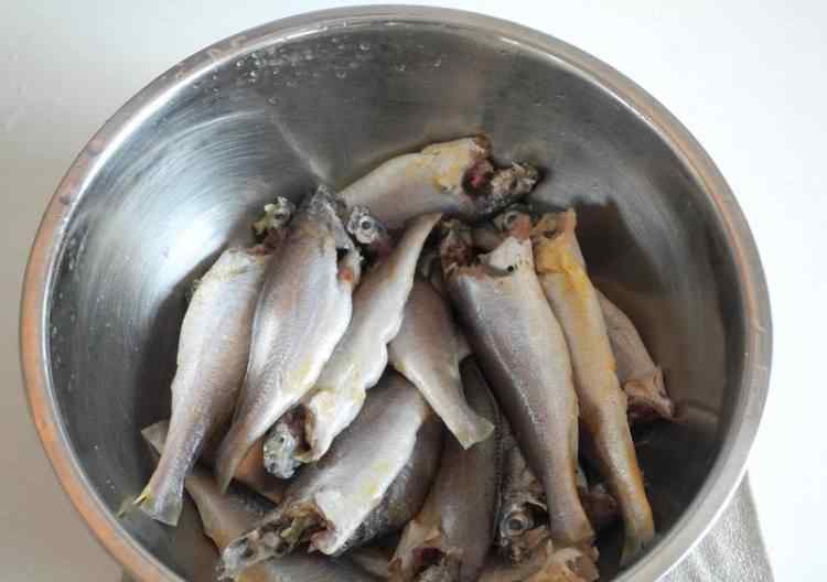 小黄花鱼的家常做法 香炸小黄花鱼怎么做好吃 香炸小黄花鱼做法步骤图解