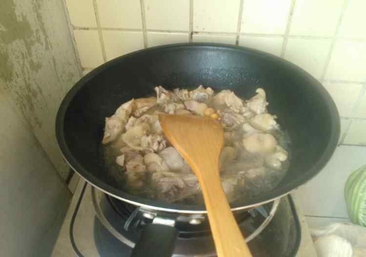 鸡怎么做好吃家常做法 菌菇炖鸡汤的家常做法 菌菇炖鸡汤食谱简单做法