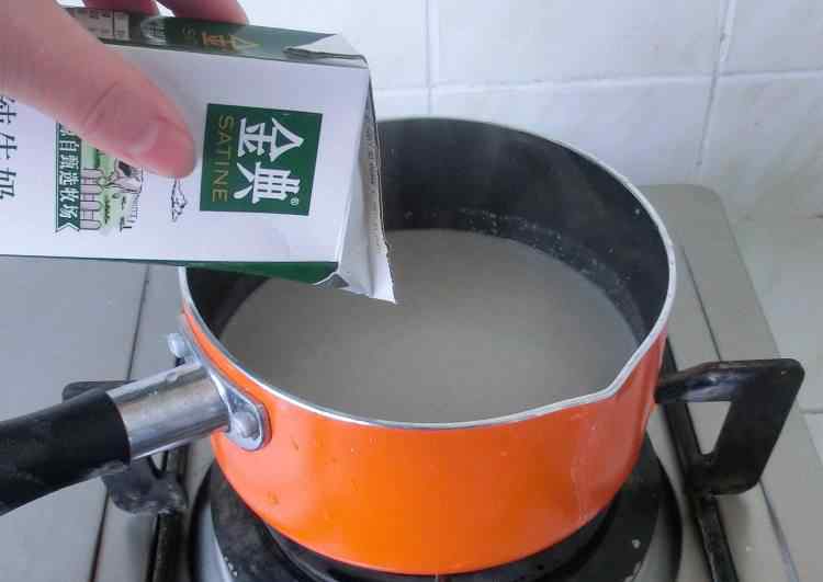 白茯苓怎么吃 茯苓杏仁奶茶做法和配方 茯苓杏仁奶茶的做法大全