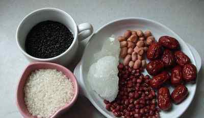 红豆怎么做好吃 红枣花生黑米粥的做法 红枣花生黑米粥做法大全