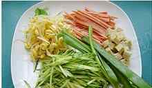 怎么做凉皮 凉皮蔬菜卷的做法 凉皮蔬菜卷的做法大全