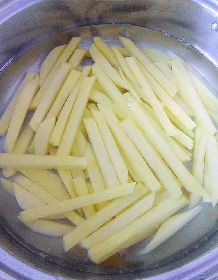 薯条的做法 沙茶薯条的详细做法 沙茶薯条配方与做法