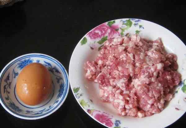 肉丸子做法 鸡蛋肉丸子的家常做法 鸡蛋肉丸子做法及配料