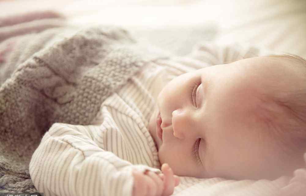 宝宝白天正常晚上鼻塞 宝宝睡觉鼻子不通气小妙招，宝宝为什么晚上鼻子不通白天没事