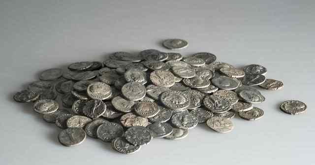 宝物猎人 宝物猎人在山上发现293枚罗马银币，够支付5000罗马士兵半年工资