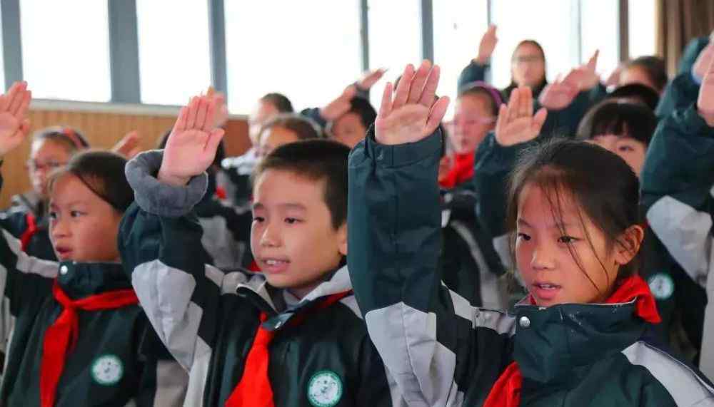 韩青辰 强国少年说 与国共奋进——红色经典诵读活动走进南京市雨花外国语小学