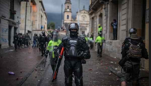 哥伦比亚首都波哥大 哥伦比亚首都爆发骚乱和冲突 波哥大全城实施宵禁